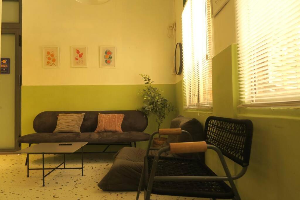True Local Living In District 1 - Sumo Apartment *