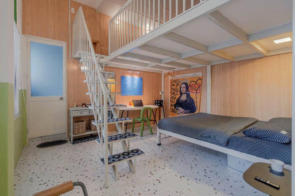 Apartment True Local Living In District 1 - Sumo *